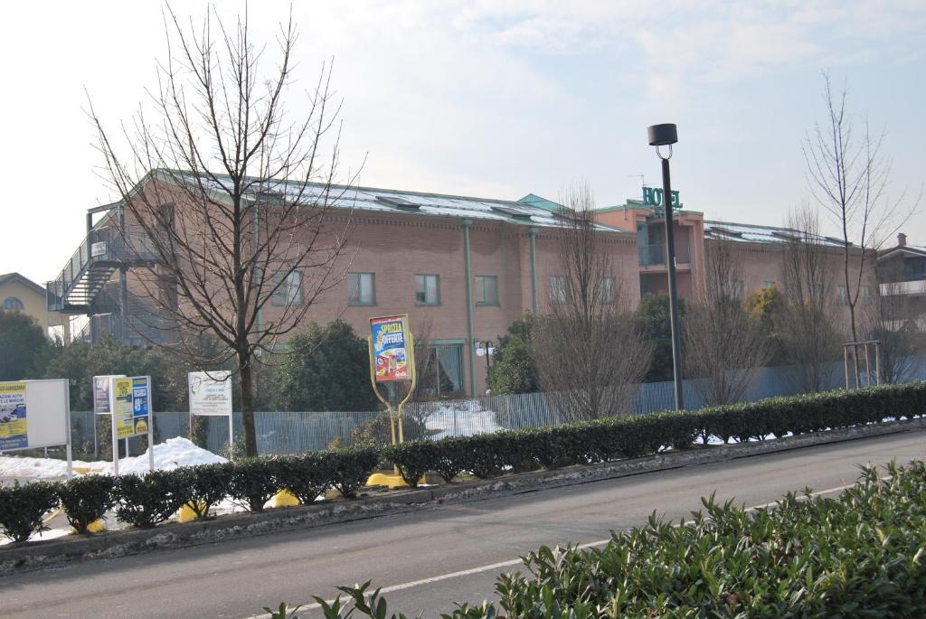 Hotel Vecchia Brianza Seveso Zimmer foto